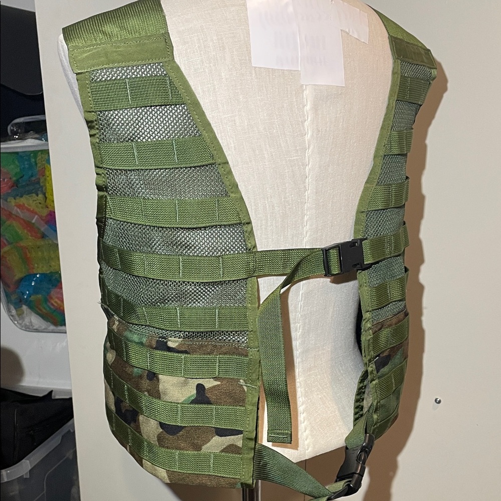 Camouflage Tactical MOLLE Vest